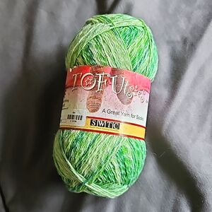 Tofutsies sock yarn Green with Chitin antibacterial